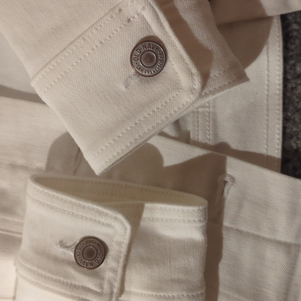 Like new white denim jacket - Picture 3 of 4